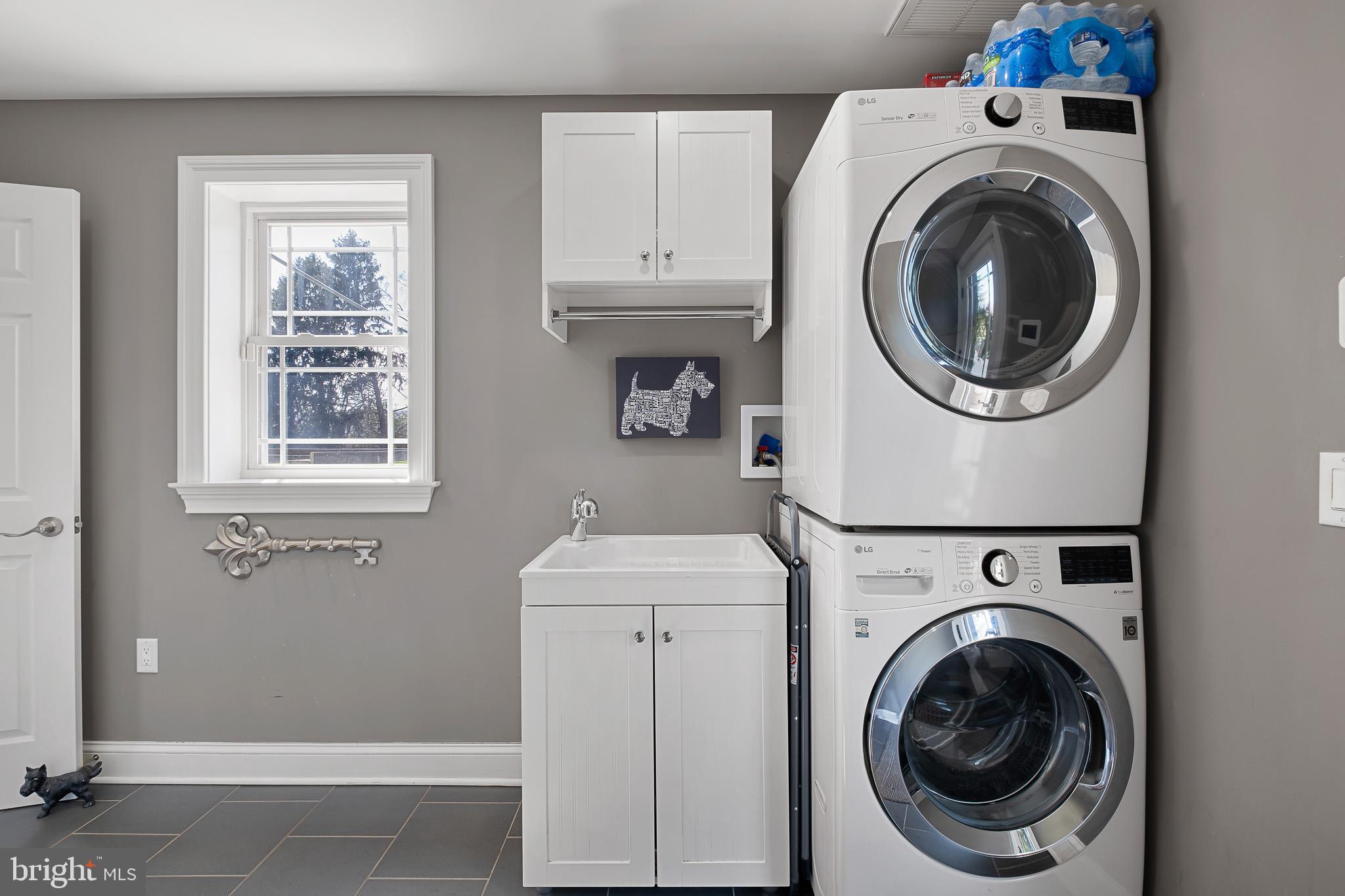 314 Concord Road Glen Mills, PA 19342 - Photo 33 of 42 a utility room with dryer and washer