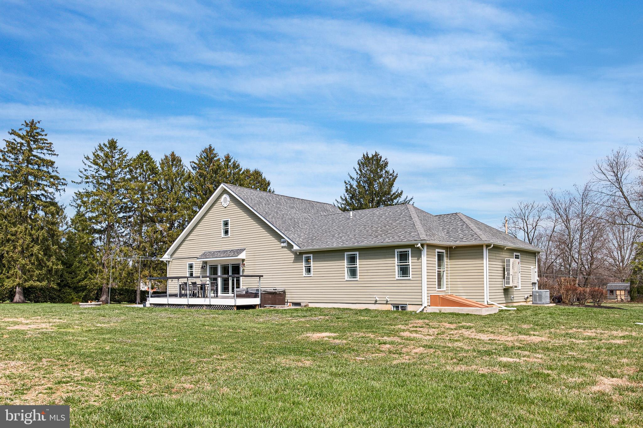 314 Concord Road Glen Mills, PA 19342 - Photo 9 of 42 a front view of a house with a garden