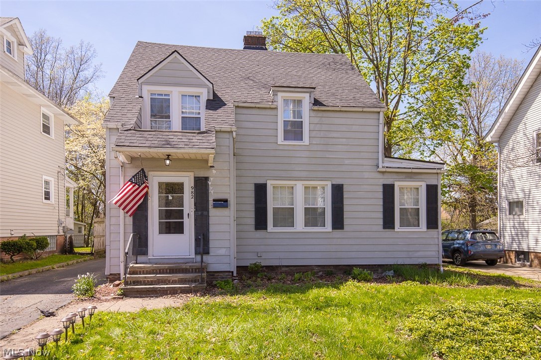 982 Roanoke Road Cleveland Heights, OH 44121 - Photo 1 of 33 Colonial style home front structure with yard.