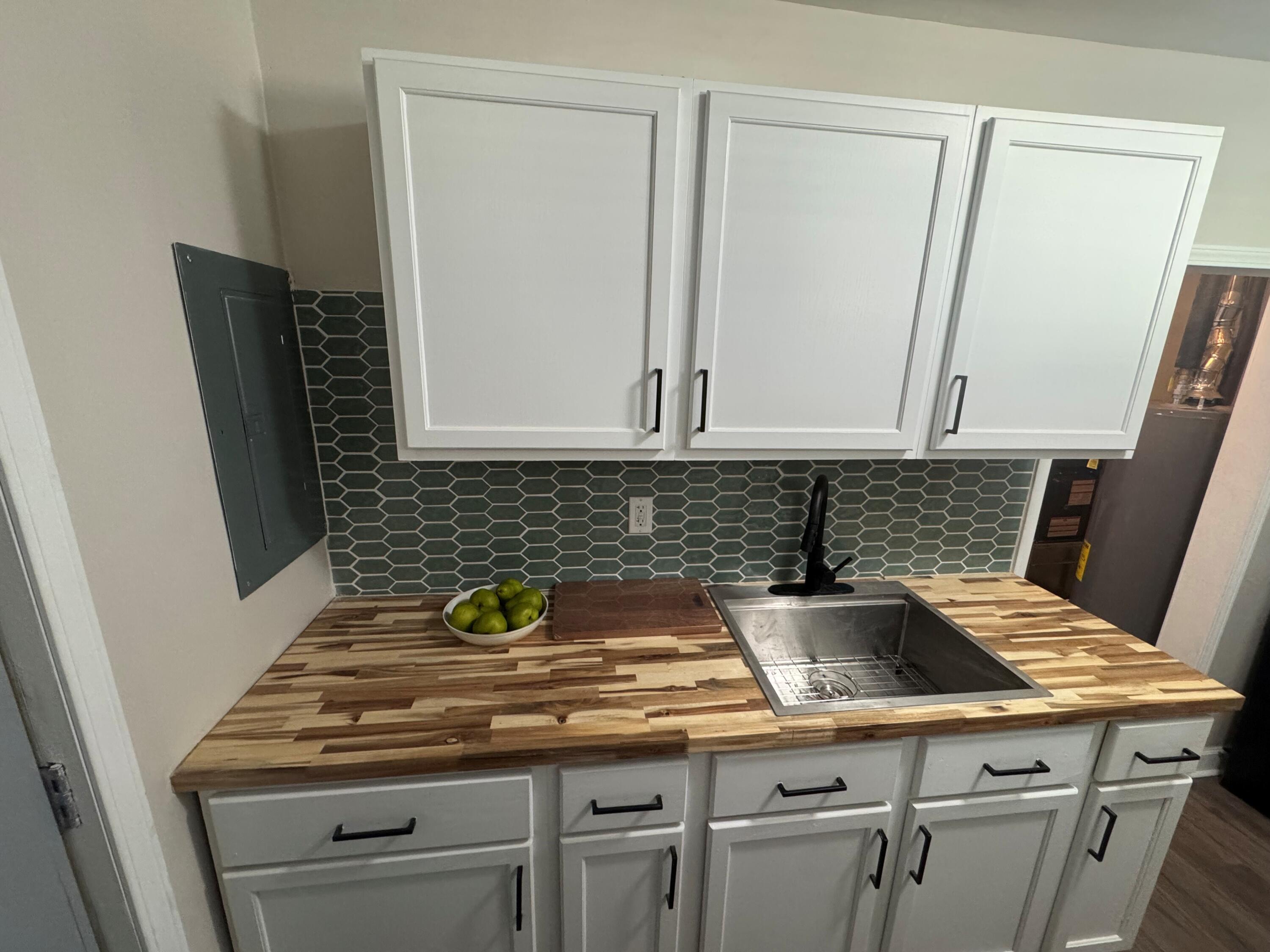 709 Dexter Street Madison, WI 53704 - Photo 10 of 19 Kitchen 4