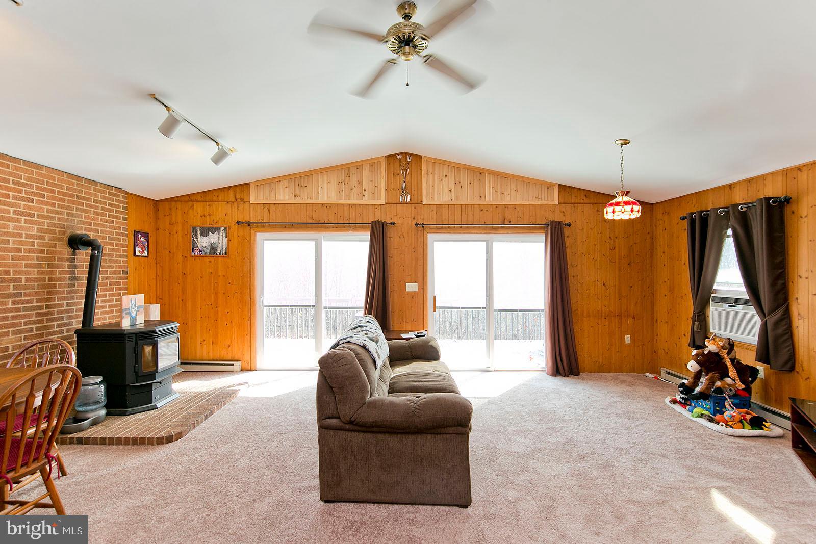 1574 Reynolds Road Cross Junction, VA 22625 - Photo 13 of 44 Family room with vaulted ceiling