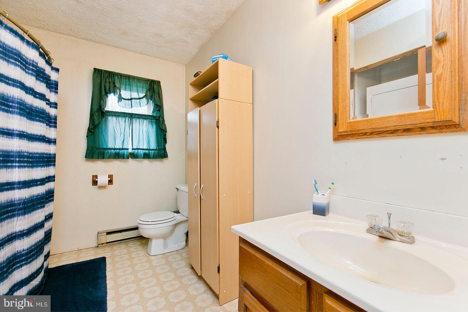 1574 Reynolds Road Cross Junction, VA 22625 - Photo 19 of 44 Full bath