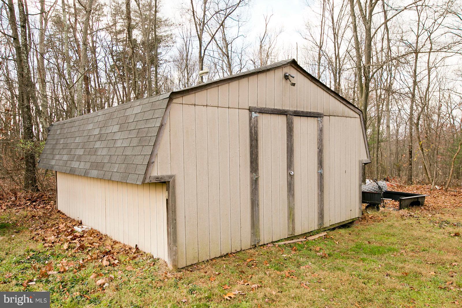 1574 Reynolds Road Cross Junction, VA 22625 - Photo 33 of 44 Shed