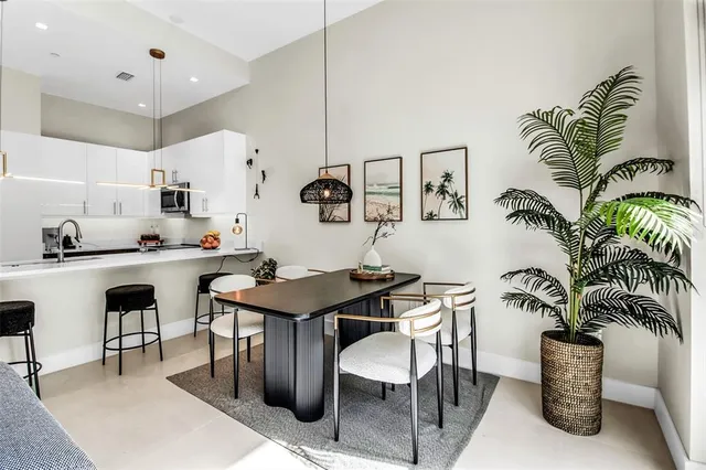 $829,000 | 1558 4th Street, Unit 208, Sarasota, FL 34236