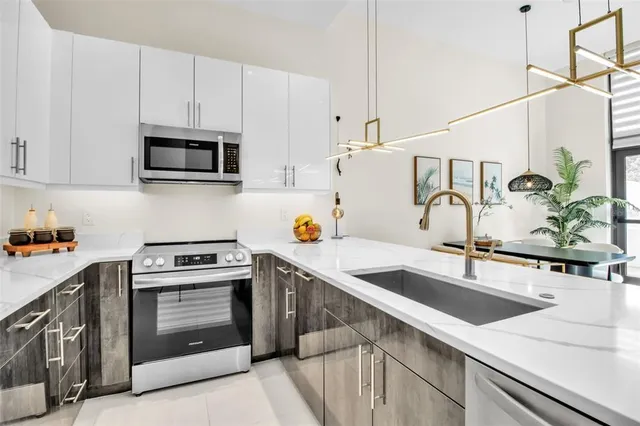 $829,000 | 1558 4th Street, Unit 208, Sarasota, FL 34236