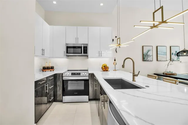 $829,000 | 1558 4th Street, Unit 208, Sarasota, FL 34236