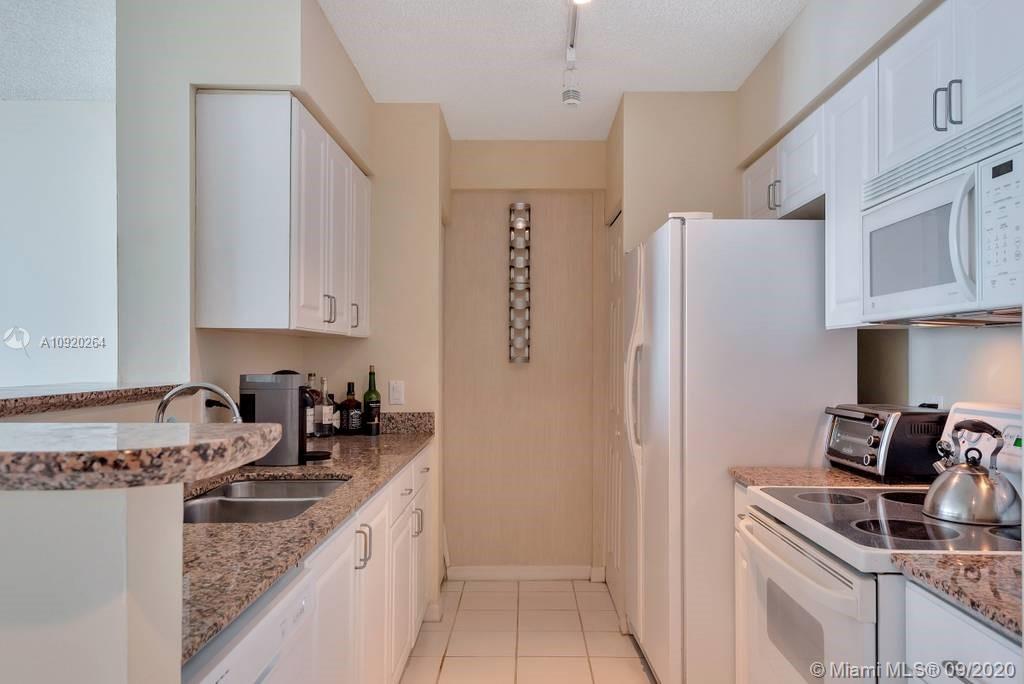 1155 Brickell Bay Drive, Unit 2005 Miami, FL 33131 - Photo 9 of 39