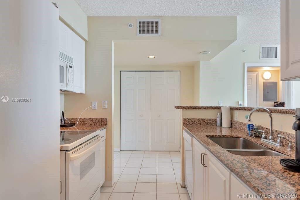 1155 Brickell Bay Drive, Unit 2005 Miami, FL 33131 - Photo 10 of 39