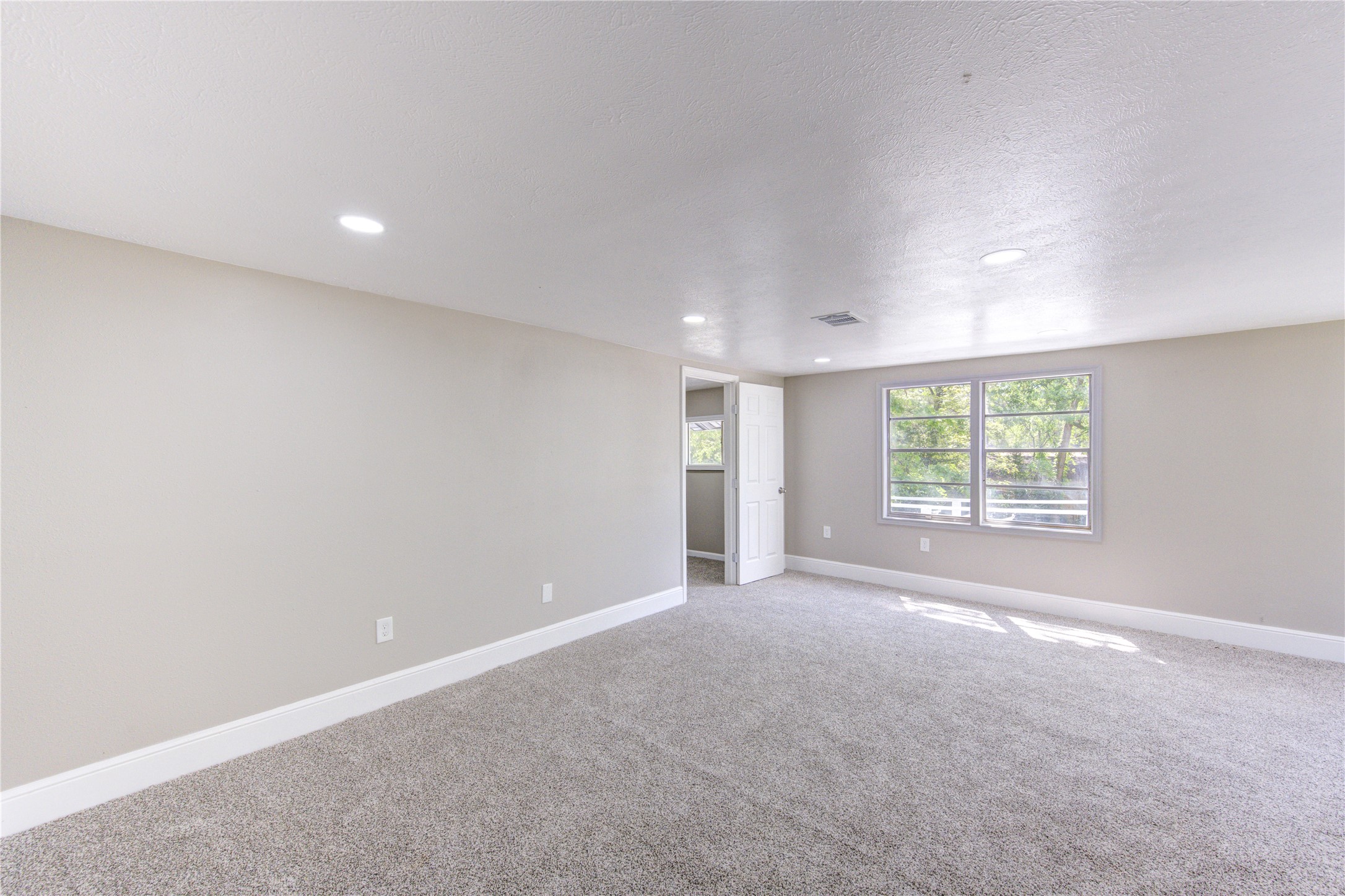 15170 McRae Lake Conroe, TX 77303 - Photo 20 of 25 a view of an empty room with a window