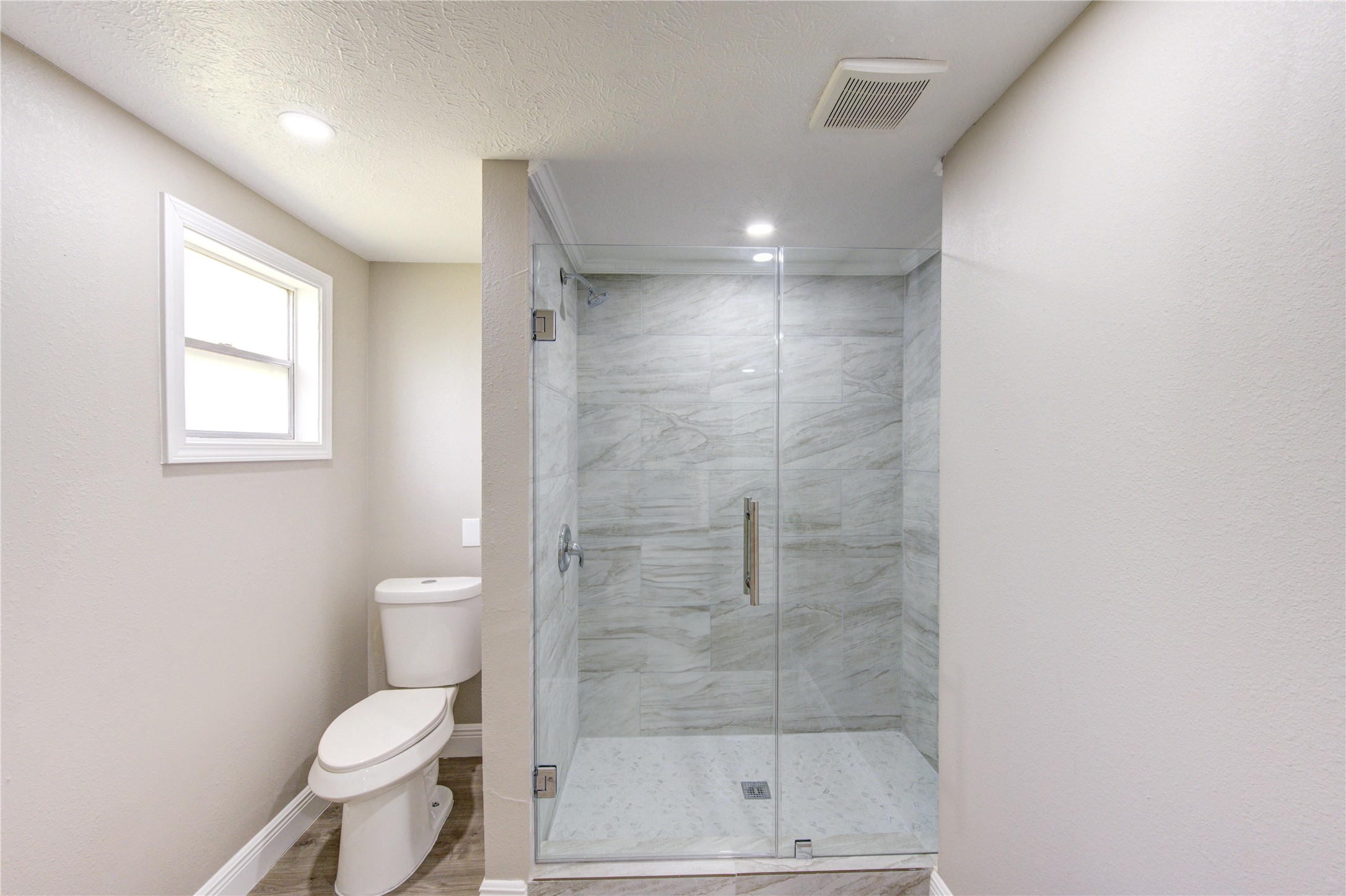 15170 McRae Lake Conroe, TX 77303 - Photo 25 of 25 a bathroom with a shower a toilet and a sink