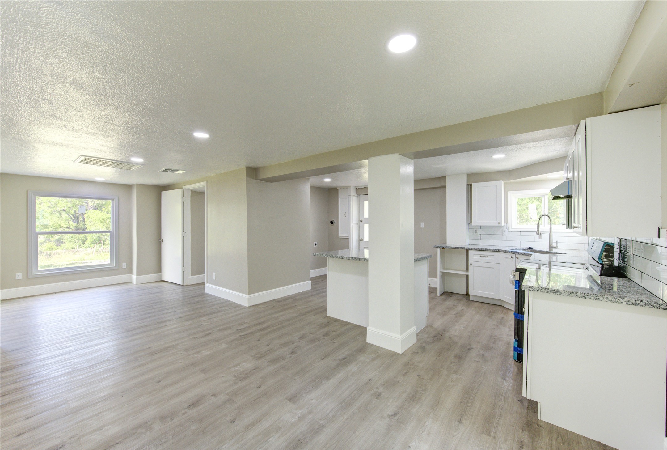 15170 McRae Lake Conroe, TX 77303 - Photo 8 of 25 a view of a kitchen and dining room