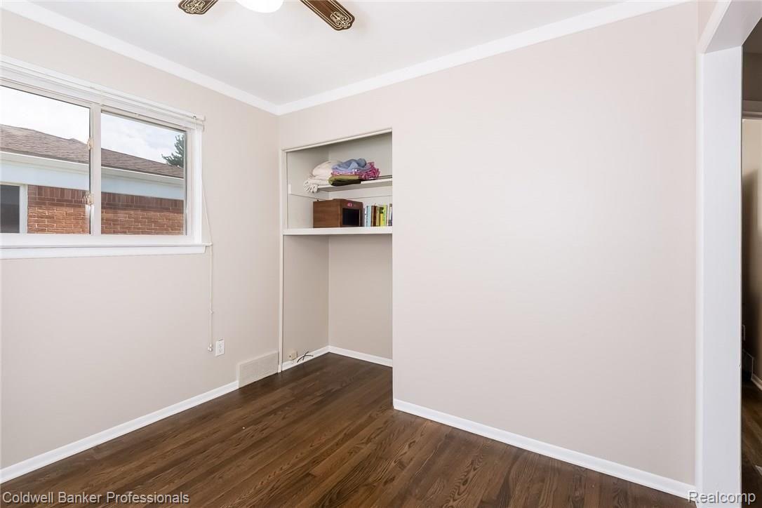 9148 Henry Ruff Road Livonia, MI 48150 - Photo 13 of 27 1014-4322377-medium.jpg