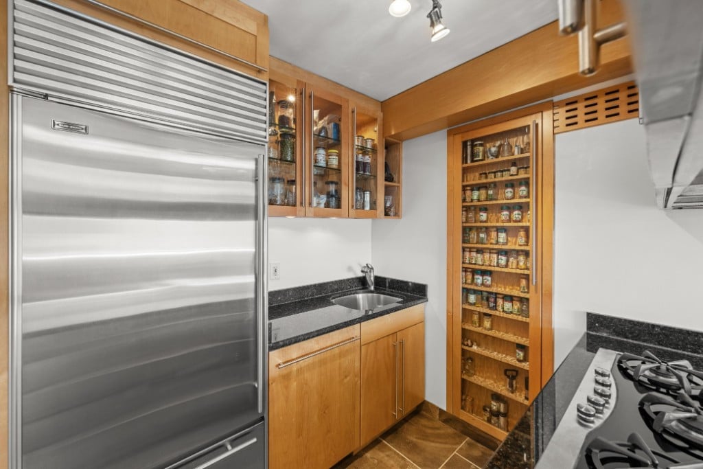 300 Rector Place, Unit 8B Manhattan, NY 10280 - Photo 5 of 14 Photo 5