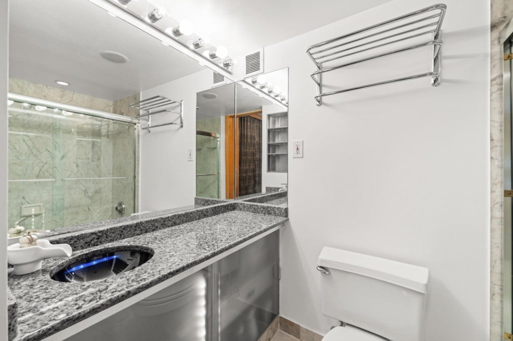 300 Rector Place, Unit 8B Manhattan, NY 10280 - Photo 7 of 14 Photo 7