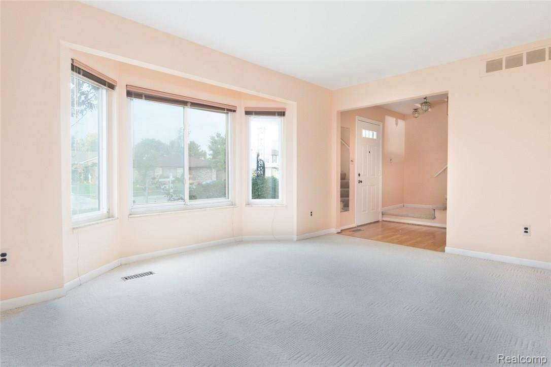 35812 Shell Drive Sterling Heights, MI 48310 - Photo 8 of 33 35812 Shell (8).jpg