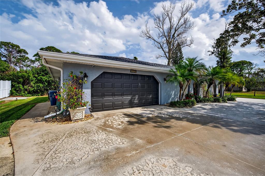 5841 Osprey Road Venice, FL 34293 - Photo 11 of 74 Gallery Image 11
