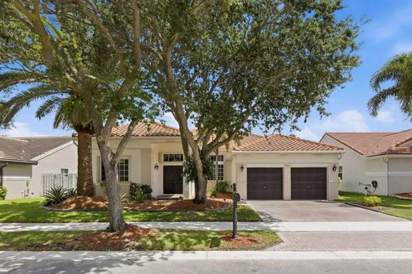 $985,000 | 832 Heritage Drive, Weston, FL 33326