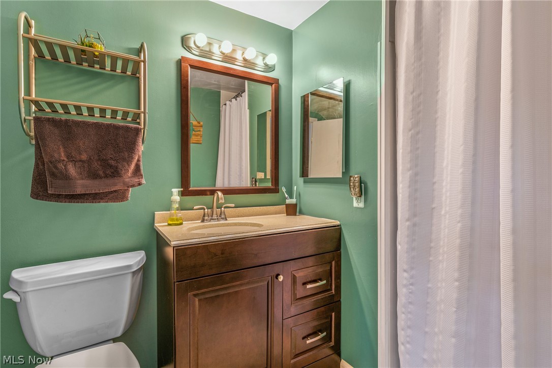 4892 Westbourne Road Cleveland, OH 44124 - Photo 13 of 24