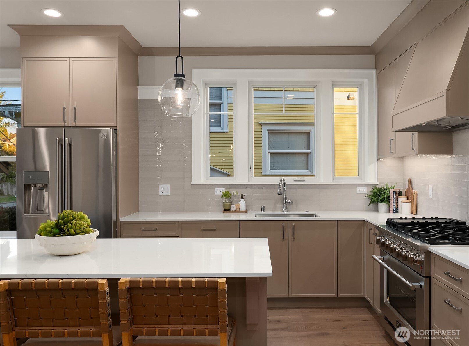 3035 Northwest 71st Street Seattle, WA 98117 - Photo 11 of 34