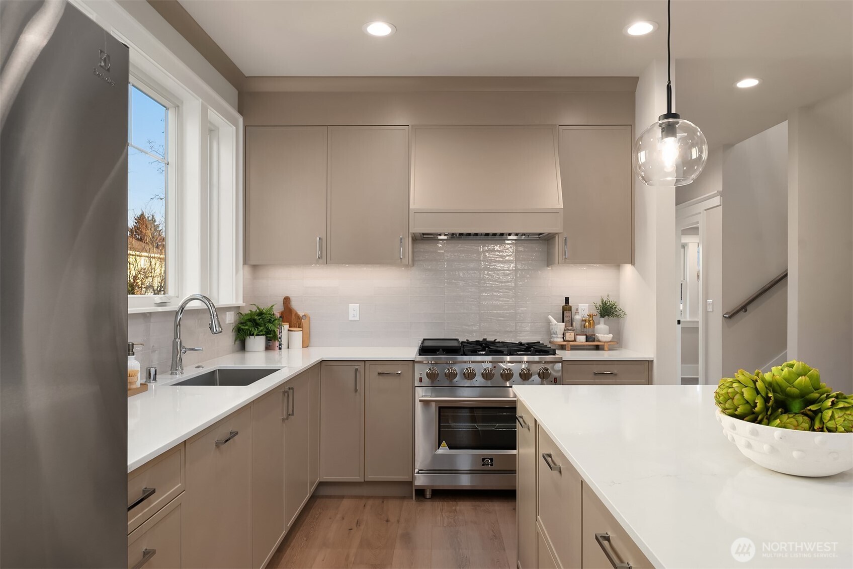 3035 Northwest 71st Street Seattle, WA 98117 - Photo 12 of 34