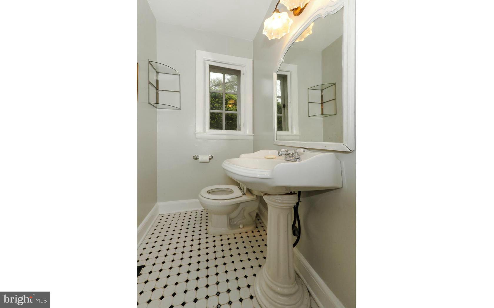 3511 Overbrook Road Baltimore, MD 21208 - Photo 22 of 30 Powder Room