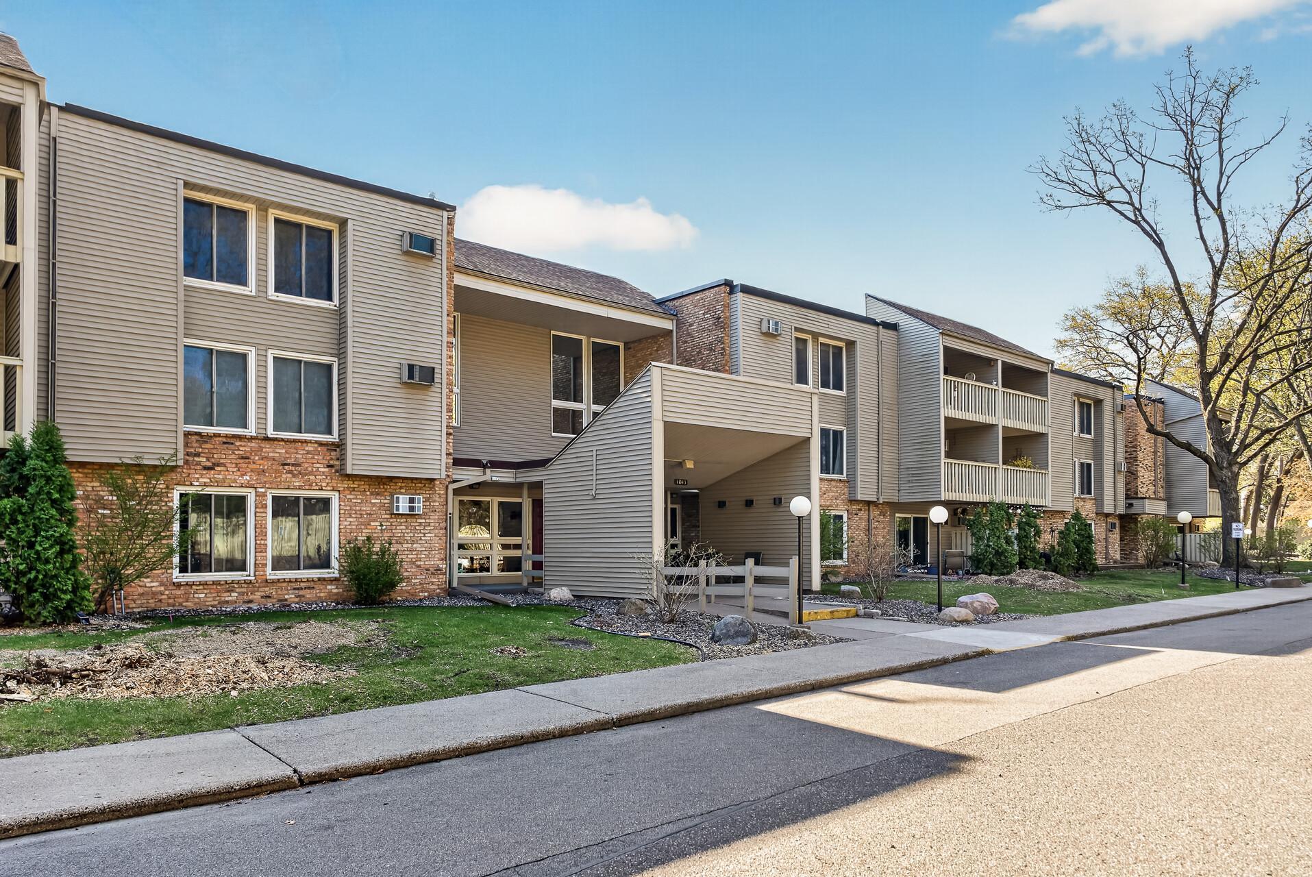 4045 Hodgson Road, Unit 211 Shoreview, MN 55126 - Photo 2 of 32