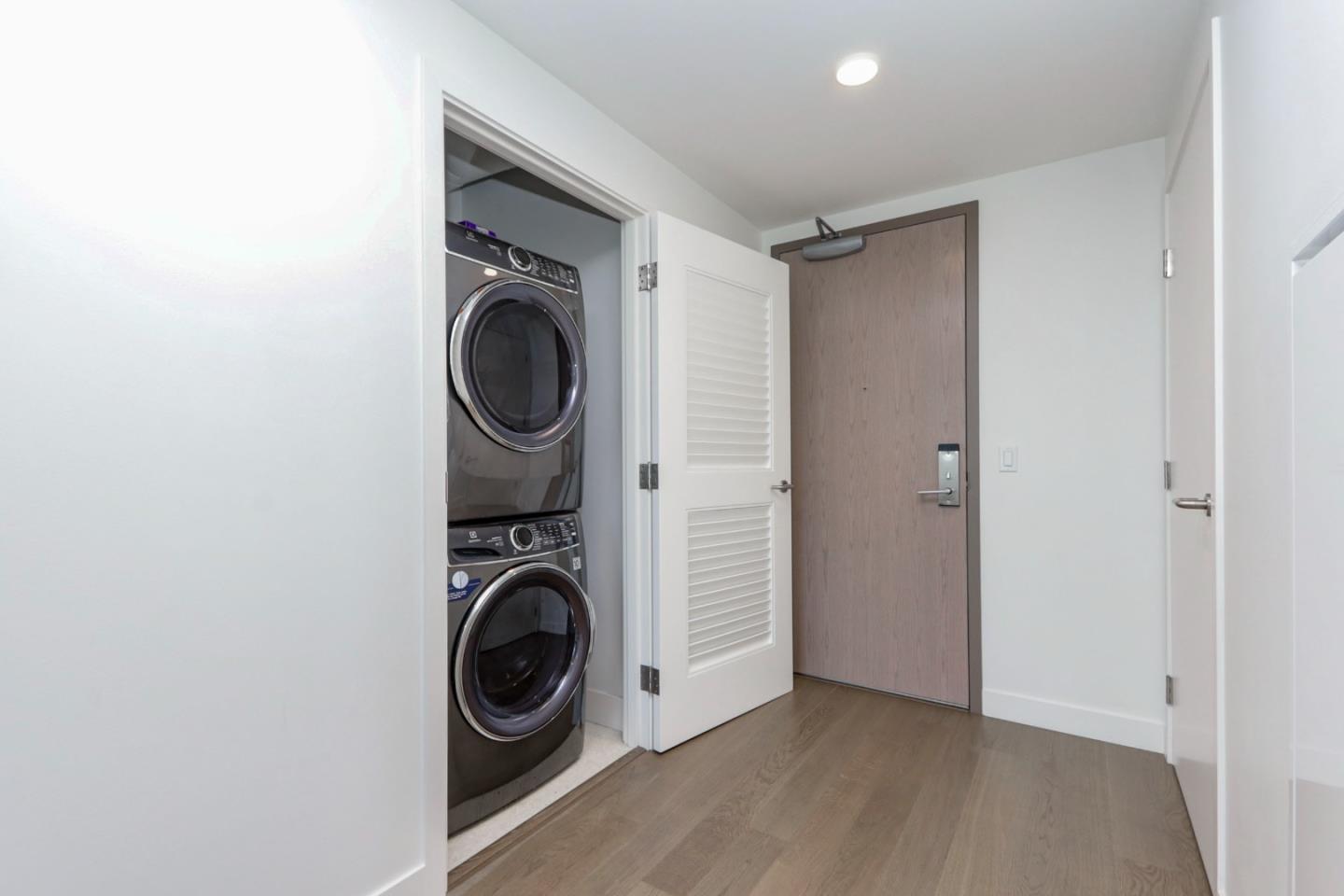 188 West St James Street, Unit 10819 San Jose, CA 95110 - Photo 20 of 41 a utility room with sink dryer and washer