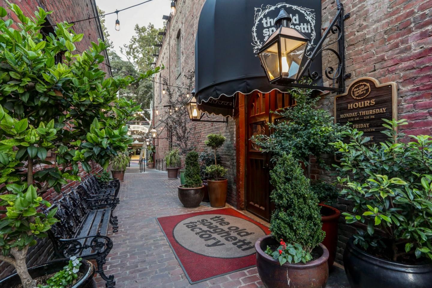 188 West St James Street, Unit 10819 San Jose, CA 95110 - Photo 34 of 41 a view of a house with a potted plant ana a small yard
