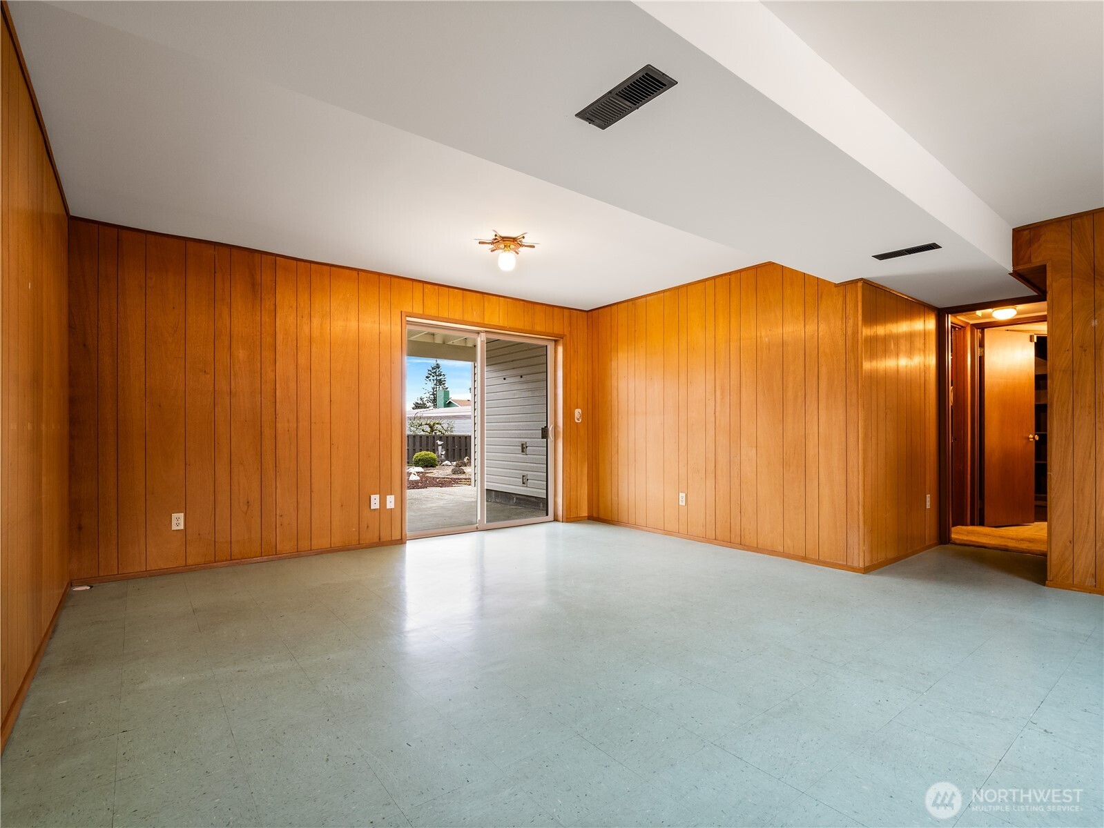 16526 116th Place Southeast Renton, WA 98058 - Photo 17 of 25