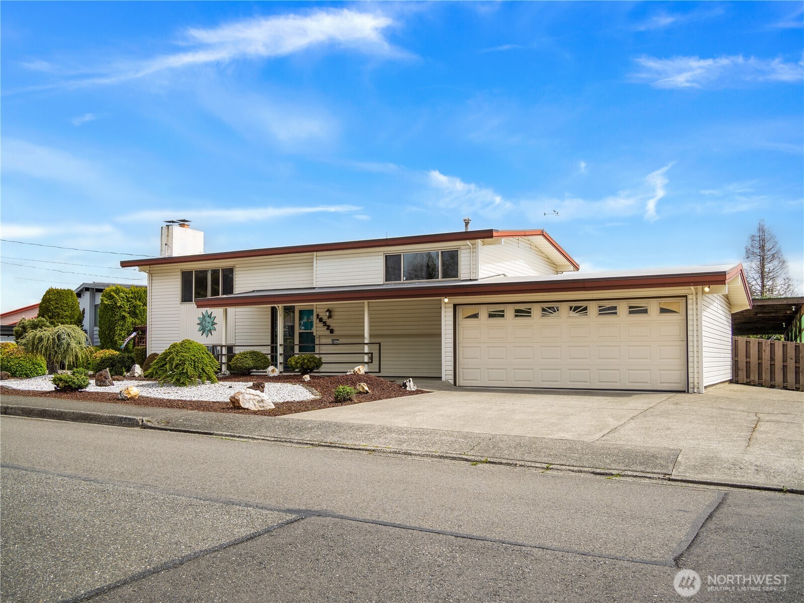 16526 116th Place Southeast Renton, WA 98058 - Photo 3 of 25