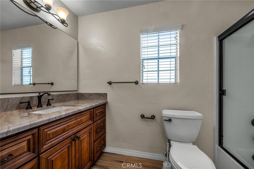 1906 Rory Lane, Unit 5 Simi Valley, CA 93063 - Photo 23 of 32 2nd Full bathroom