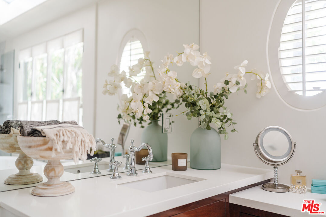 1636 Queens Road Los Angeles, CA 90069 - Photo 25 of 50