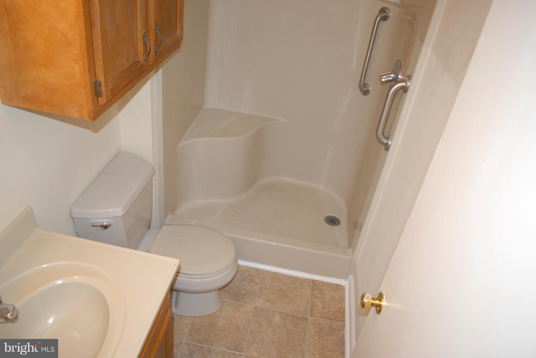 330 West Fairview Road Culpeper, VA 22701 - Photo 10 of 14 Bath