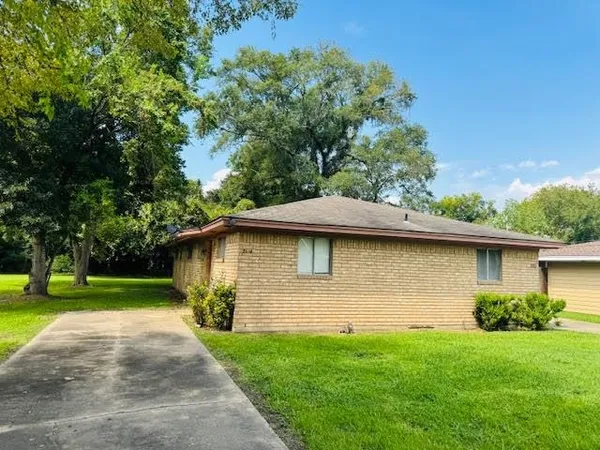$179,800 | 2112-2114 Houston Street, Orange, TX 77630