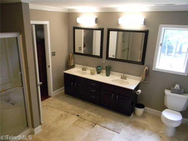 7562 Hampton Road Clemmons, NC 27012 - Photo 6 of 11 Master Bath/Spa.