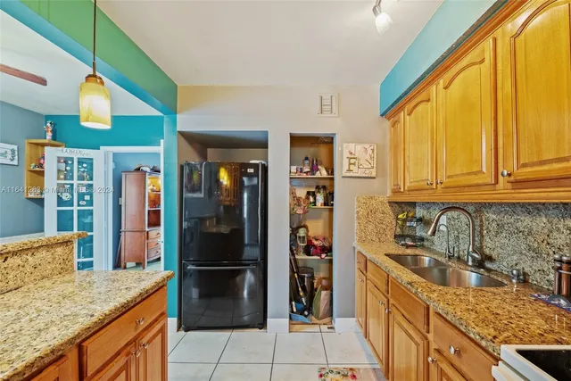 a kitchen that has a lot of cabinets in it