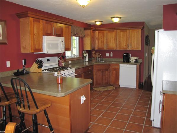 21 Arbor Road Uxbridge, MA 01569 - Photo 3 of 29 Gallery Image 3