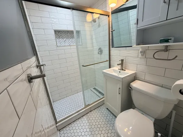 $1,900 | 1622 West Berwyn Avenue, Unit 2, Chicago, IL 60640