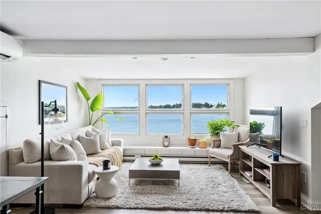 $2,250 | 38 East Genesee Street, Skaneateles, NY 13152