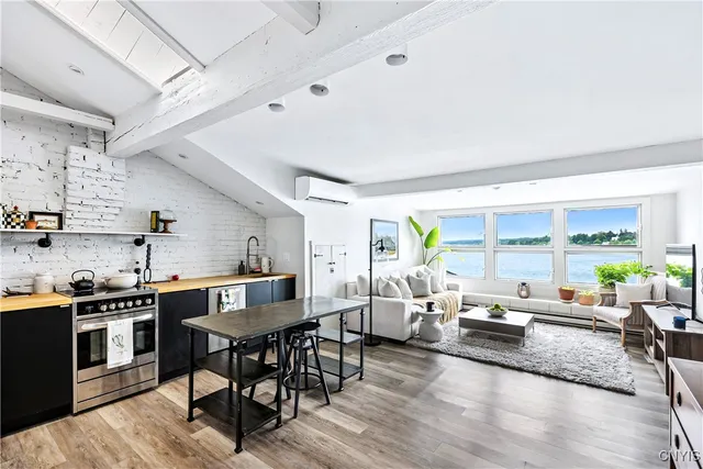 $2,250 | 38 East Genesee Street, Skaneateles, NY 13152