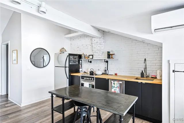 $2,250 | 38 East Genesee Street, Skaneateles, NY 13152