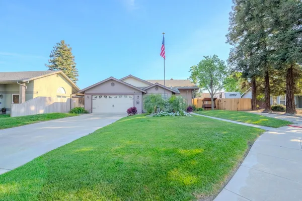 $499,900 | 6027 West Judy Court, Visalia, CA 93277