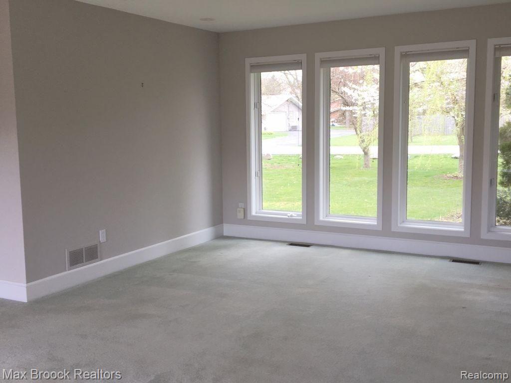 3404 North Adams Road Troy, MI 48084 - Photo 23 of 27