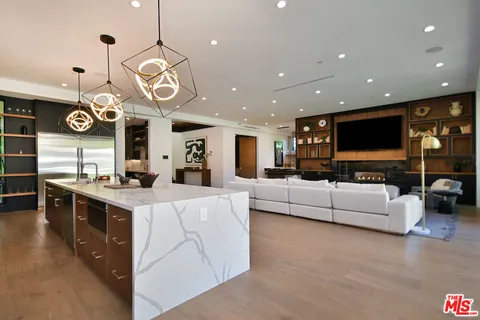 $5,880,000 | 4544 Woodley Avenue, Encino, CA 91436