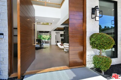 $5,880,000 | 4544 Woodley Avenue, Encino, CA 91436