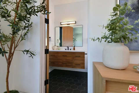 $5,880,000 | 4544 Woodley Avenue, Encino, CA 91436