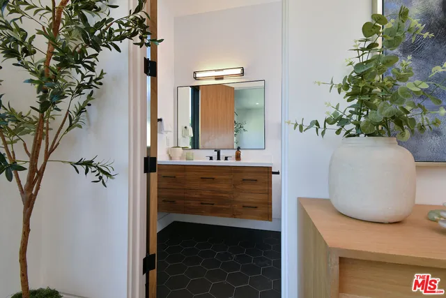 $5,350,000 | 4544 Woodley Avenue, Encino, CA 91436