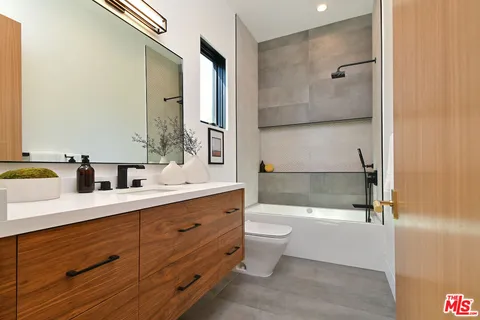 $5,880,000 | 4544 Woodley Avenue, Encino, CA 91436