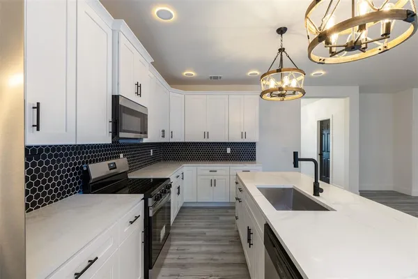 $392,000 | 3623 Sioux Trail, Granbury, TX 76048