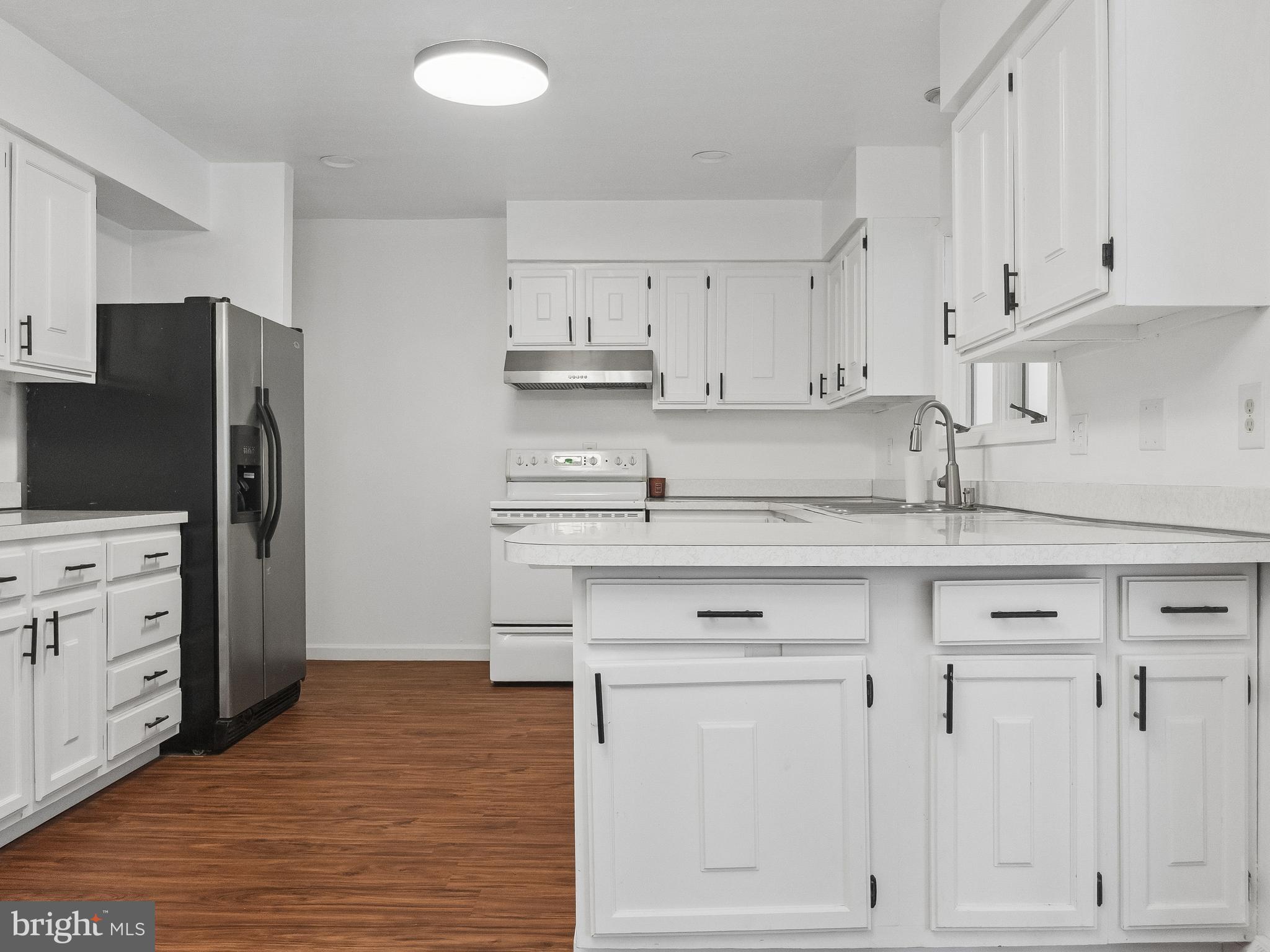 2210 Berkshire Road Lancaster, PA 17603 - Photo 4 of 29 Bright Kitchen